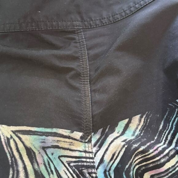 Volcom Mod-Tech Boys Black Multicolor Surf Boardshorts Size 26" - Picture 4 of 4